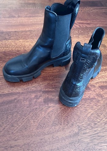 Guess siyah bot inanılmaz iyi - Görsel 4