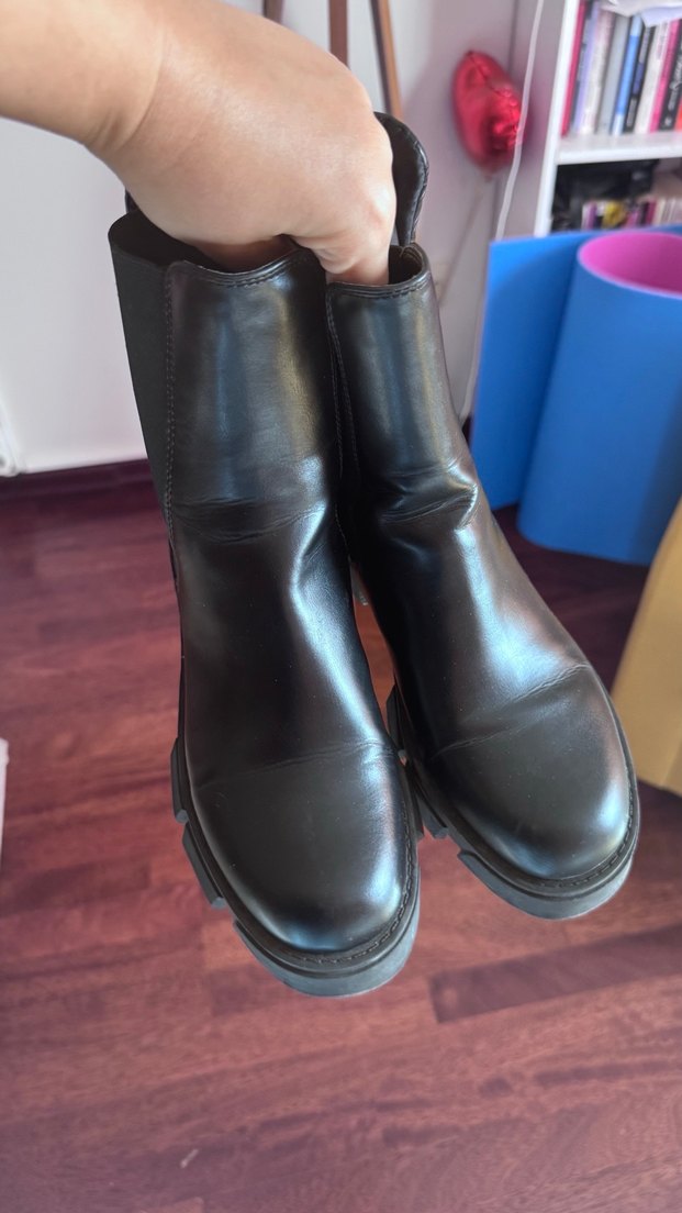 Guess siyah bot inanılmaz iyi - Görsel 2