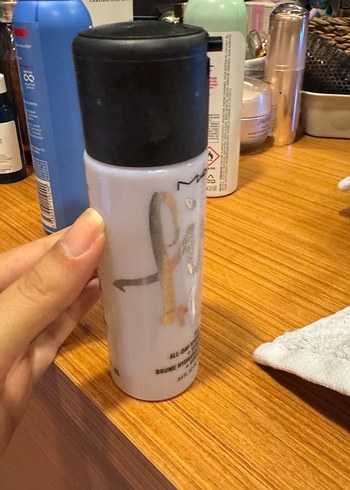 MAC All-Day Hydration Parlatıcı Sprey - Görsel 2