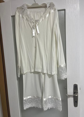 Kırık beyaz krem gibi Kadın Midi Boy Dantel Detaylı gecelik - Görsel 2