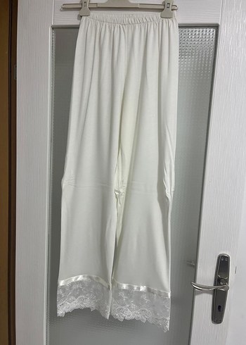 Kırık beyaz krem gibi Kadın Midi Boy Dantel Detaylı gecelik - Görsel 3