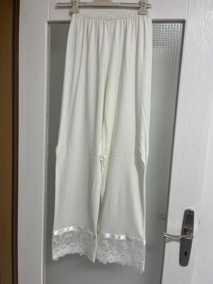 Kırık beyaz krem gibi Kadın Midi Boy Dantel Detaylı gecelik - Görsel 3