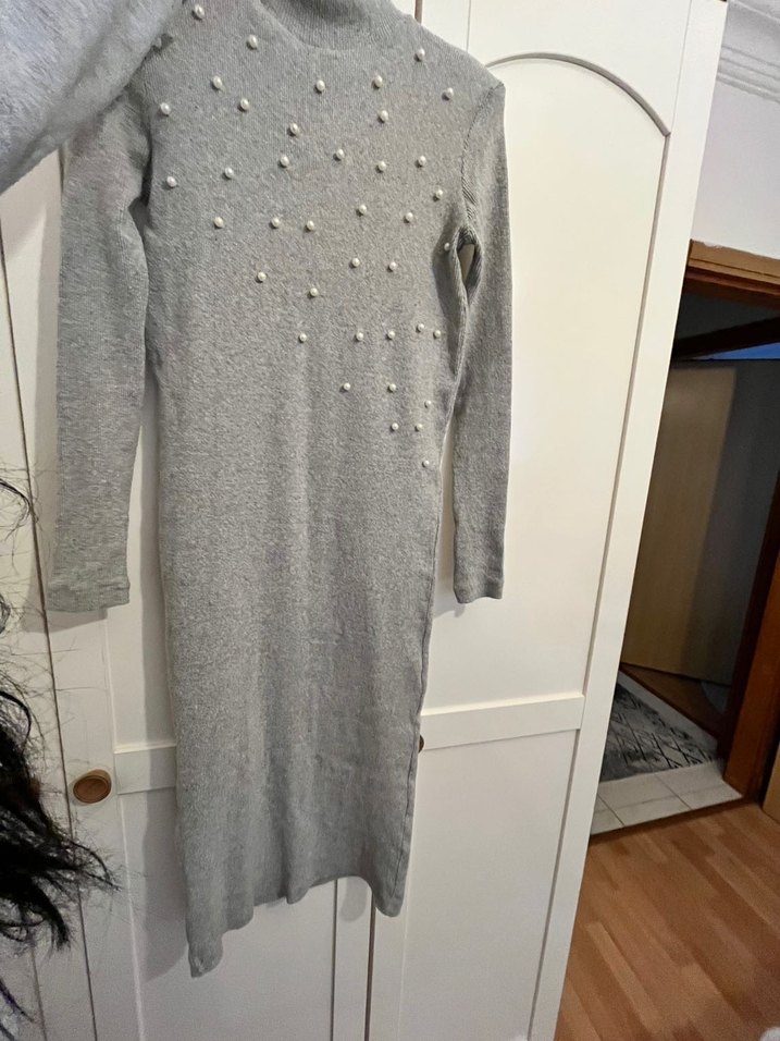 İnci Detaylı Gri Boğazlı Triko elbise - Görsel 3