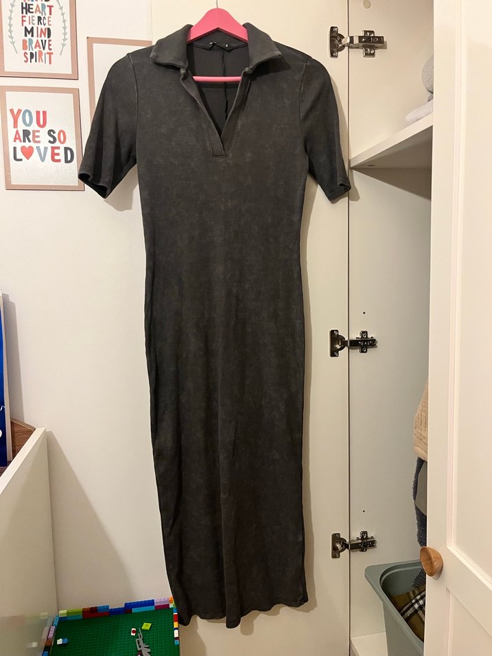 V Yaka Gri Uzun Kadın Elbise - Görsel 2