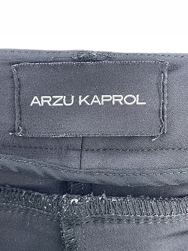 34 Beden siyah Renk Arzu Kaprol Düz Kesim %70 İndirimli.