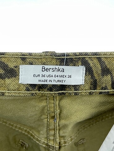 26 Beden çeşitli Renk Bershka Jean / Kot %70 İndirimli.
