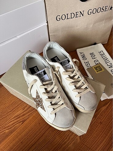 Golden Goose Deluxe Golden goose