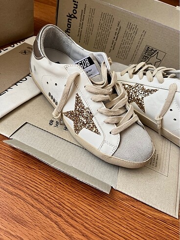 Golden Goose Deluxe Golden goose
