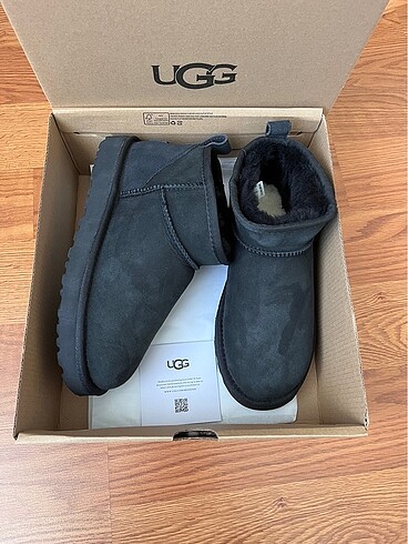 Ugg ultra mini black
