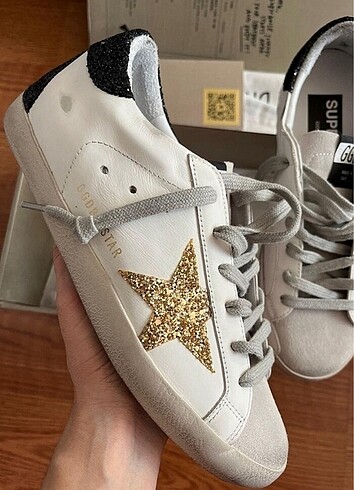 Golden Goose Deluxe Golden goose sneaker