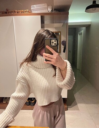 Zara boğazlı yün crop kazak
