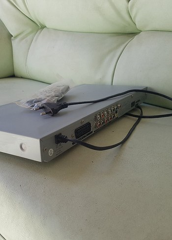 Gri DVD/CD Oynatıcı ve Uzaktan Kumanda - Görsel 3