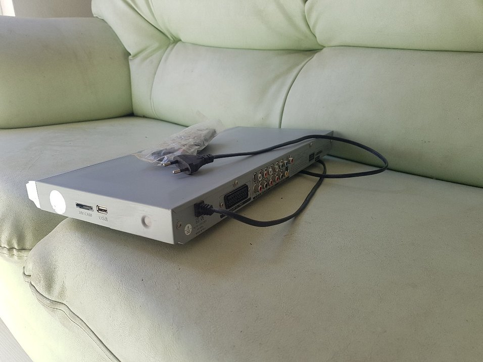 Gri DVD/CD Oynatıcı ve Uzaktan Kumanda - Görsel 3