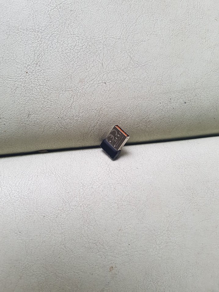 Logitech USB Unifying Alıcısı Siyah Metal - Görsel 4