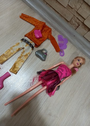 Pembe Elbiseli Renkli Bebek ve Aksesuarları
