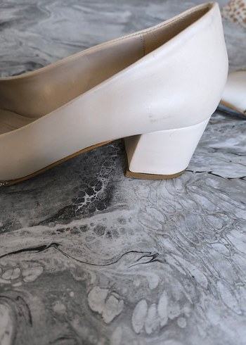 Beyaz Yılan Desenli Saten Dolgu Topuklu Kadın Ayakkabı - Görsel 3