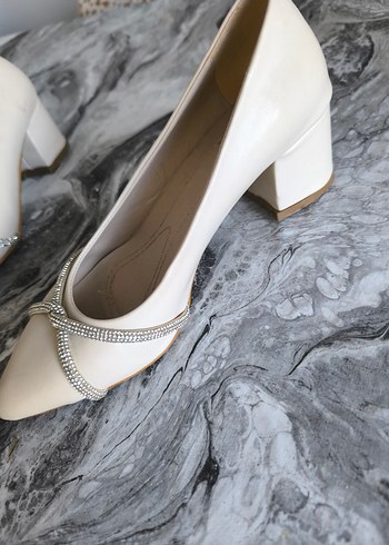 Beyaz Yılan Desenli Saten Dolgu Topuklu Kadın Ayakkabı - Görsel 5