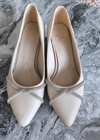 Beyaz Yılan Desenli Saten Dolgu Topuklu Kadın Ayakkabı - Görsel 2