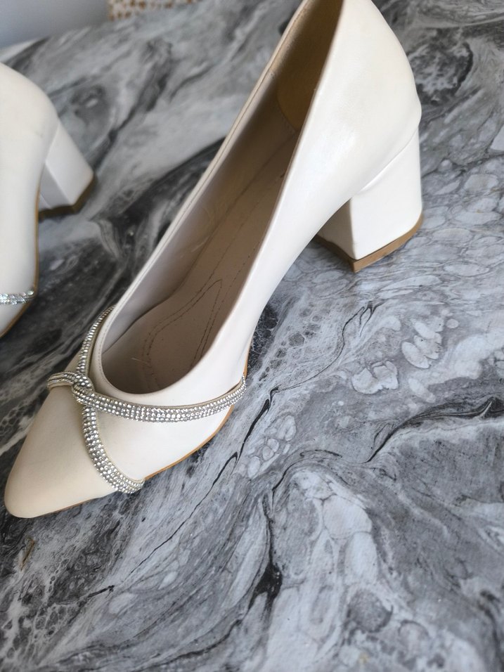 Beyaz Yılan Desenli Saten Dolgu Topuklu Kadın Ayakkabı - Görsel 5