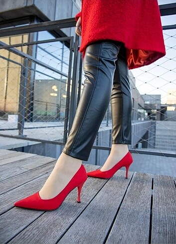 40 Beden kırmızı Renk Topuklu Süet Ayakkabı 37 - 40 numara arası Topuk Boyu: 7cm