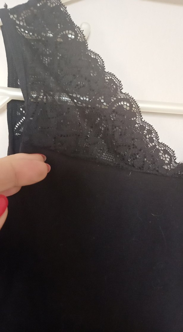 Dantel Detaylı Siyah V Yaka Kadın Atlet - Görsel 2