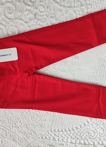 7 Yaş Beden kırmızı Renk LC Waikiki kırmızı kız pantolonu