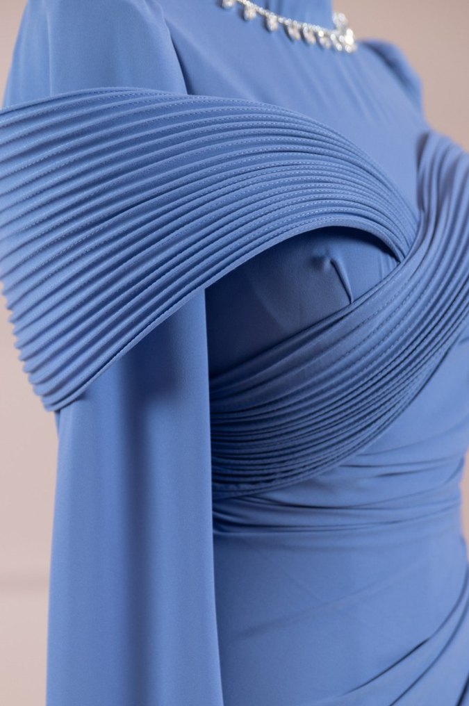 Uzun Siyah Drapeli Gotik Kadın Elbise - Görsel 2