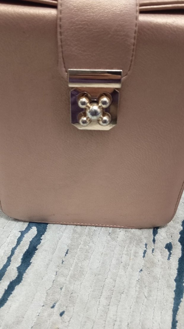 Bej Parlak Deri Kadın Çanta Tokalı - Görsel 2