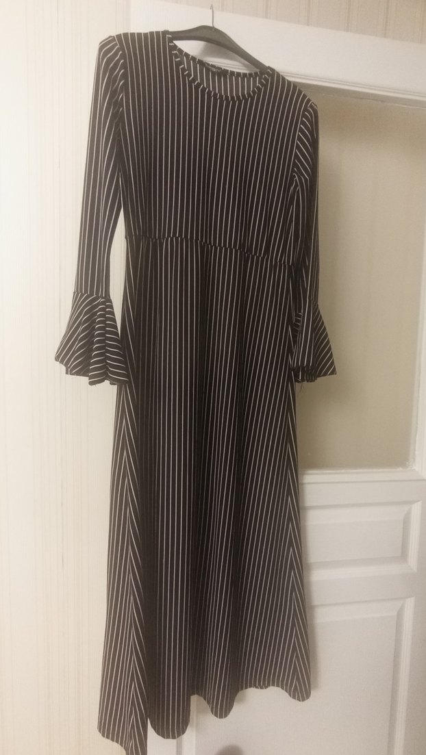 Uzun Kollu Siyah Çizgili Pilili Elbise - Görsel 2