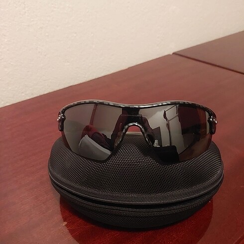 Oakley radarlock carbon gözlük