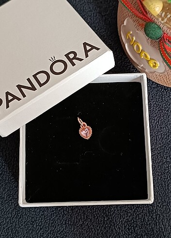 Pandora pandora charm 