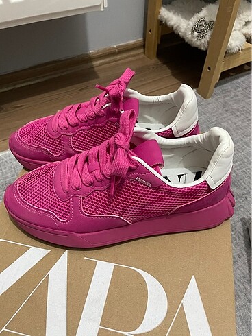 Zara sneaker