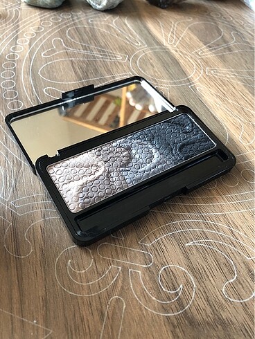 Lov ivonyx ışıltılı smokey eye far paleti