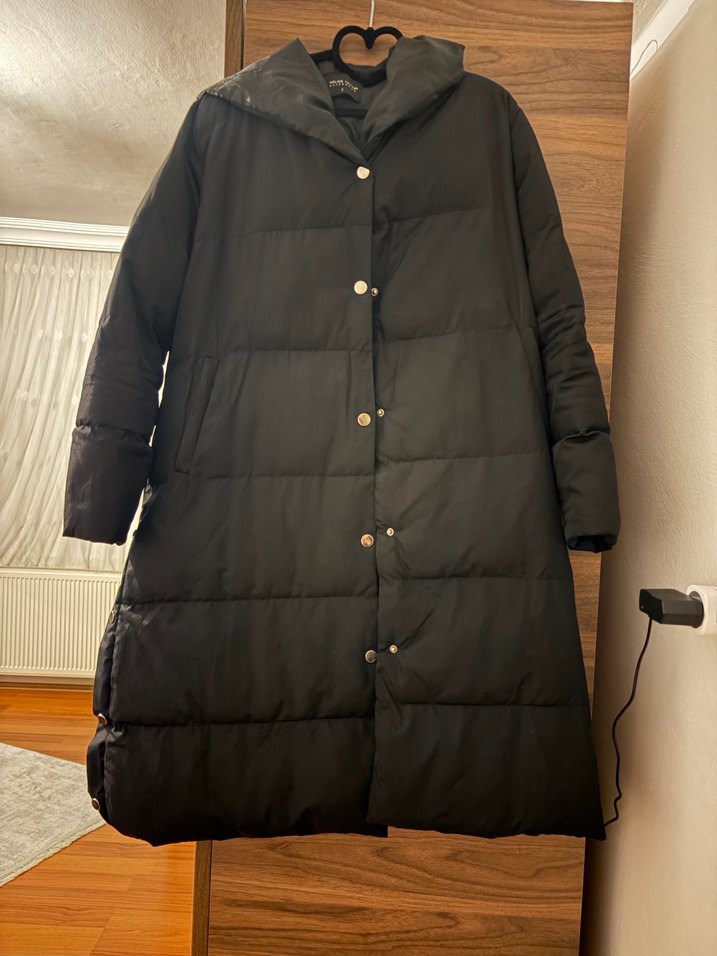 Siyah Kapüşonlu Kadın Uzun Kışlık Mont - Görsel 2