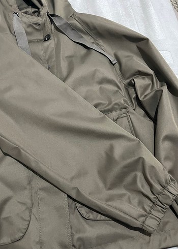 Düğmeli Kapüşonlu Yağmurluk - Görsel 2