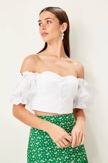 Trendyolmilla Omzu Açık Önü Düğmeli Crop