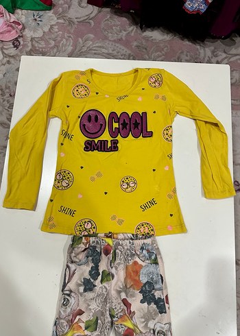 Kız Çocuk Renkli Payetli Sweatshirt ve Desenli Tayt - Görsel 4