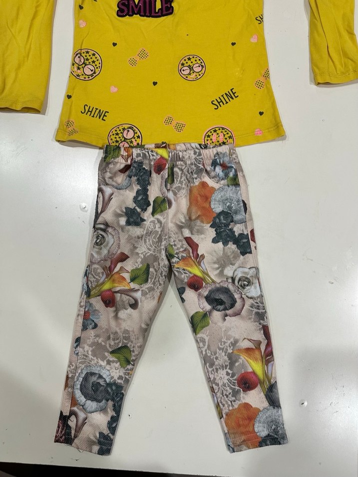 Kız Çocuk Renkli Payetli Sweatshirt ve Desenli Tayt - Görsel 5