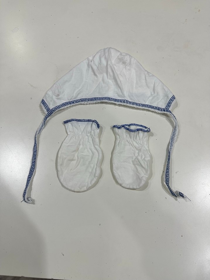 Beyaz Bebek Hastane Şapkası ve Eldiven Seti - Görsel 2