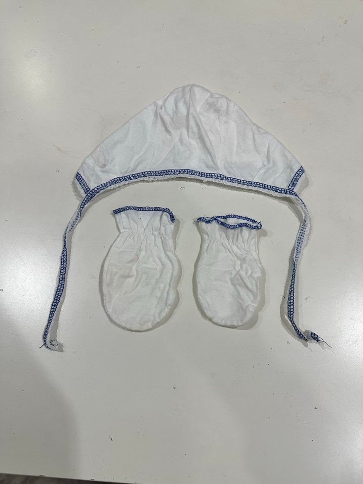 Beyaz Bebek Hastane Şapkası ve Eldiven Seti - Görsel 4