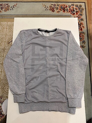 GIVENCHY TERTEMİZ ŞIK VE KULLANIŞLI ŞIK SWEATSHİRT.
