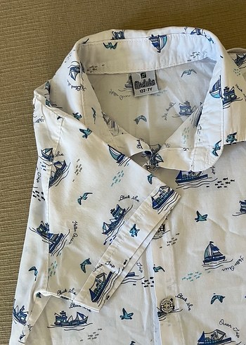 Beyaz Desenli Erkek Çocuk Kısa Kollu Gömlek - Görsel 3