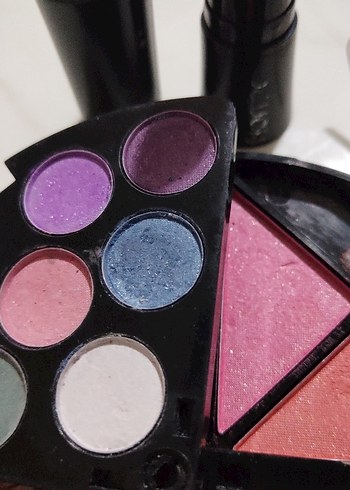 Yelpaze far paleti ve flormar ruj - Görsel 5