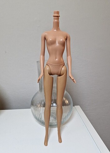 Barbie Nadir Vücut