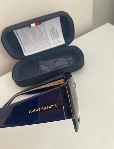 Tommy hilfiger güneş gözlüğü