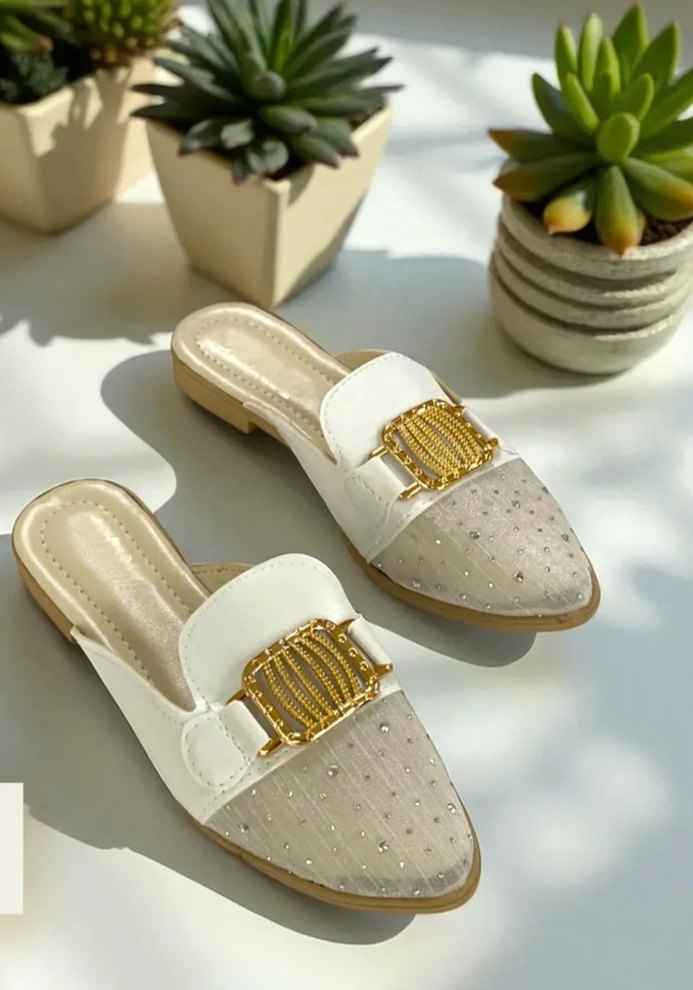 Beyaz Tokalı Kadın Terlik - Görsel 2