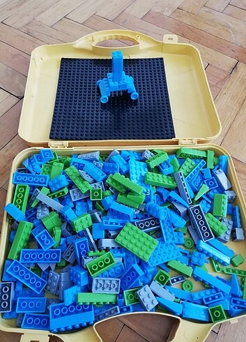 Beden 442 PARÇA ÇANTASI VE ZEMİNİYLE BİRLİKTE LEGO