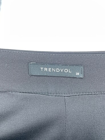40 Beden siyah Renk Trendyol & Milla Mini Şort %70 İndirimli.