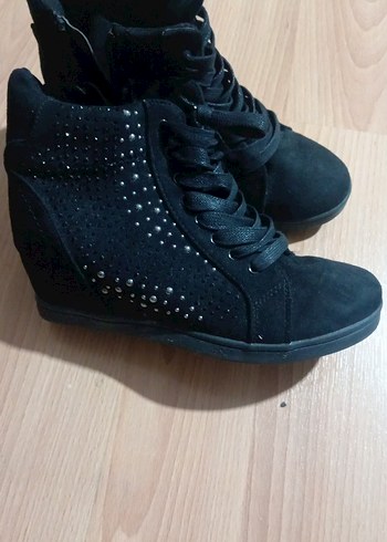 Diğer Siyah Suet Bilekli Sneaker