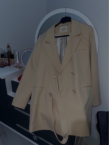 Krem rengi blazer -tesettüre uygun